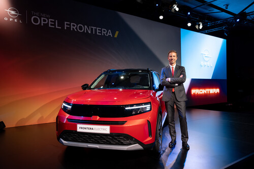 Opel-Markenchef Florian Huettl präsentiert den neuen Frontera.