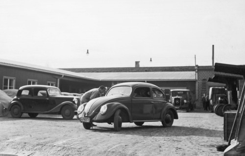 VW-Käfer-Prototyp im Porsche-Werk Zuffenhausen (1938).