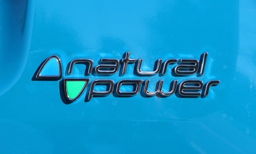 &quot;natural power&quot;-Modelle mit Erdgasmotoren: Logo auf dem Fiat Panda.