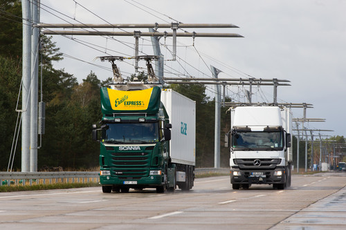 Oberleitung-Versuchsstrecke von Siemens für Hybrid-Lkw auf der A 5 bei Frankfurt.