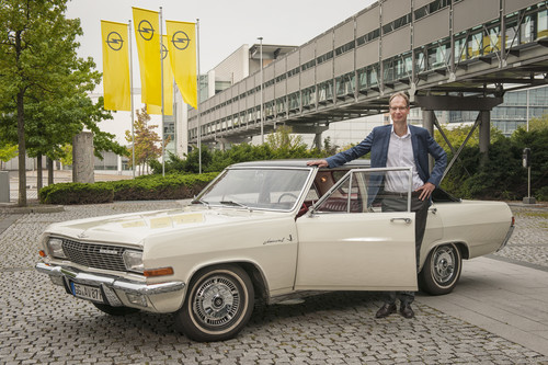 Klassikertreffen an den Opelvillen 2017: Michael Lohscheller fuhr mit einem Opel Admiral V8 (1965) vor.
