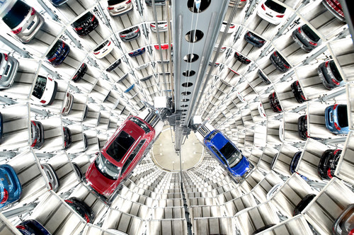 142 770 Neuwagen warteten 2017 in den gläsernen Autotürmen der Autostadt in Wolfsburg auf ihre Übergabe.