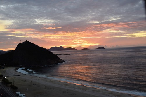 Sonnenaufgang an der Copacabana.