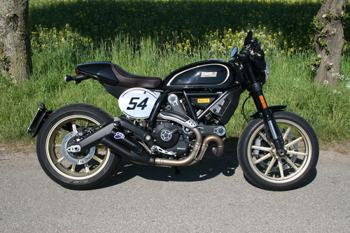 Ducati Scrambler 800 Café Racer.