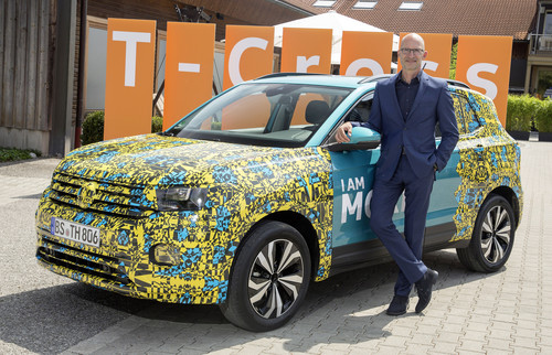 Volkswagen T-Cross Prototyp und Chefdesigner Klaus Bischoff.