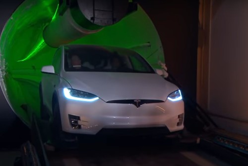 Elon Musk und sein erster Tunnel.
