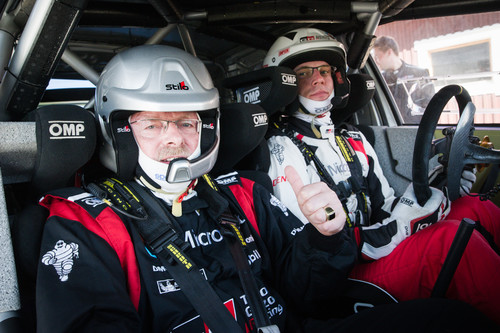 Unser Autor Axel F. Busse mit Jari-Matti Latvala im Toyota Yaris WRC.