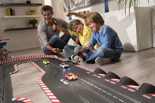 Motorsport im Wohnzimmer: Digitalbahn von Carrera.
