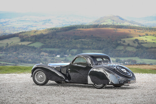 Dieser Bugatti Type 57 S Atalante von 1937 wurde 2020 für 10,44 Millionen 
US-Dollar versteigert.