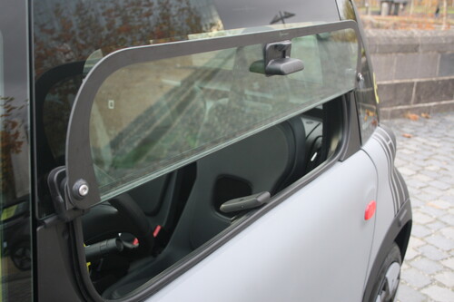 Opel Rocks-e: Fenster öffnen klappt wie einst bei der „Ente“.