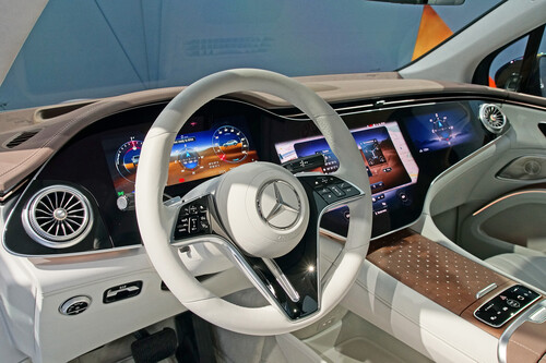 Mercedes-Benz EQS SUV.