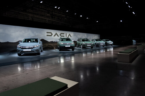 Dacia-Modellpalette mit dem neuen Markengesicht.
