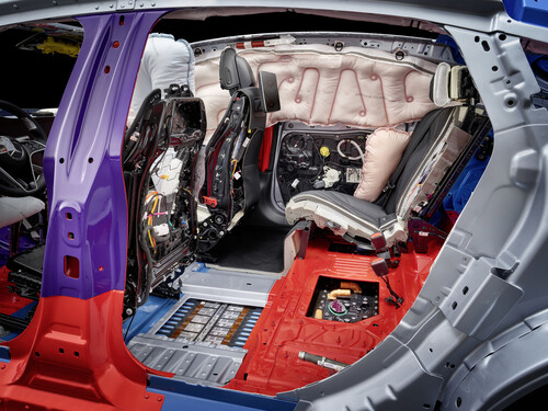 Mercedes-Benz EQS, die Hochvoltbatterie steckt in einem crashgeschützten Bereich unterhalb der Fahrgastzelle.