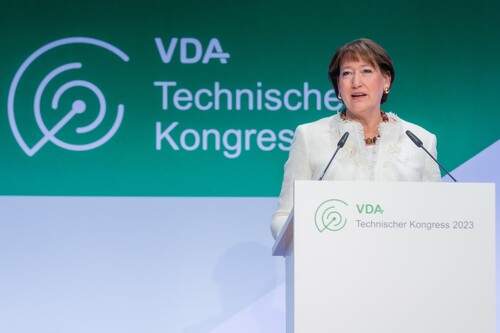 Technischer Kongress 2023 des VDA: Verbandspräsidentin Hildegard Müller bei der Eröffnungsrede.