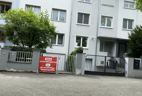 Plakataktion gegen Masterplan &quot;Verkehrswende&quot; in Frankfurt.