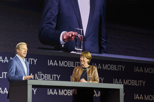 IAA Mobility 2023: BMW-Chef Oliver Zipse und VDA-Präsidentin Hildegard Müller.