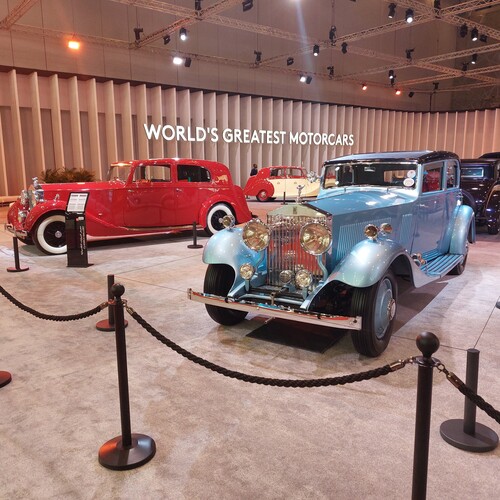 „Geneva International Motorshow Qatar 2023“: Oldtimer-Ausstellung.