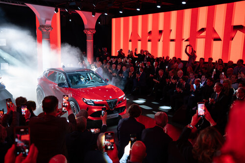 Premiere-Event des Alfa Romeo Milano in Mailand.
