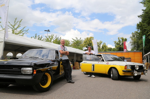 Erich Bitter (links) mit dem Opel Rekord C, der als &quot;Schwarze Witwe&quot; für Furore sorgte, sowie Christian Geistdörfer mit dem Ascona B Rallye-EM-Auto.