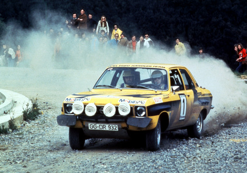Auf der Ascona A Rallye Version von 1974 gewinnen Walter Röhrl und Co-Pilot Jochen Berger sechs von acht Läufen und werden in dem Jahr Rallye-Europameister.