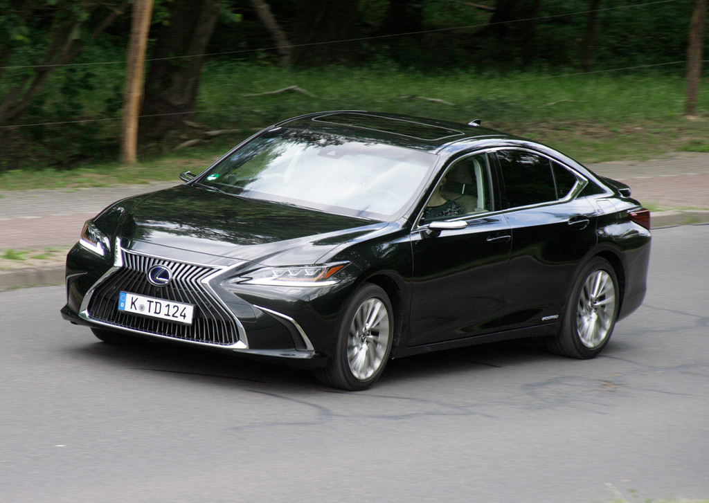 Fahrbericht Lexus ES 300h: Was bringen die digitalen Rückspiegel? 