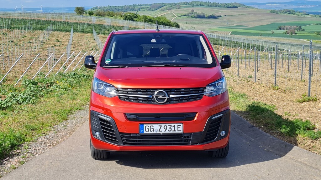 Opel Zafira-e Life im Test: mit dem E-Transporter über den Brenner