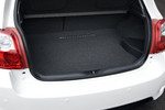 Toyota Auris Hybrid: Die Nickel-Metallhydrid-Batterie liegt quer im Kofferraum und lässt 310 Liter sehr flachen Laderaum übrig.