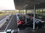 Porsche Experience Center in Shanghai: Im Hintergrund eine Tribüne des Shanghai International Circuit.