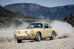 „Rally the Globe“-Gründungsmitglieder Gavin und Diana Henderson mit ihrem 1965er Porsche 911.