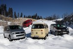 Volkswagen Bulli: Ausflug in den Schnee zum 25. 