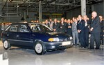 Einweihung des Opel-Werks Eisenach am 23. September 1992, das mit der Produktion des Astra den Betrieb aufnahm (rechts: der damalige Bundeskanzler Helmut Kohl).