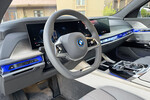 BMW i7.