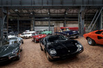 Nationales Automuseum The Loh Collection: Steilkurve mit diversen Exponaten.
